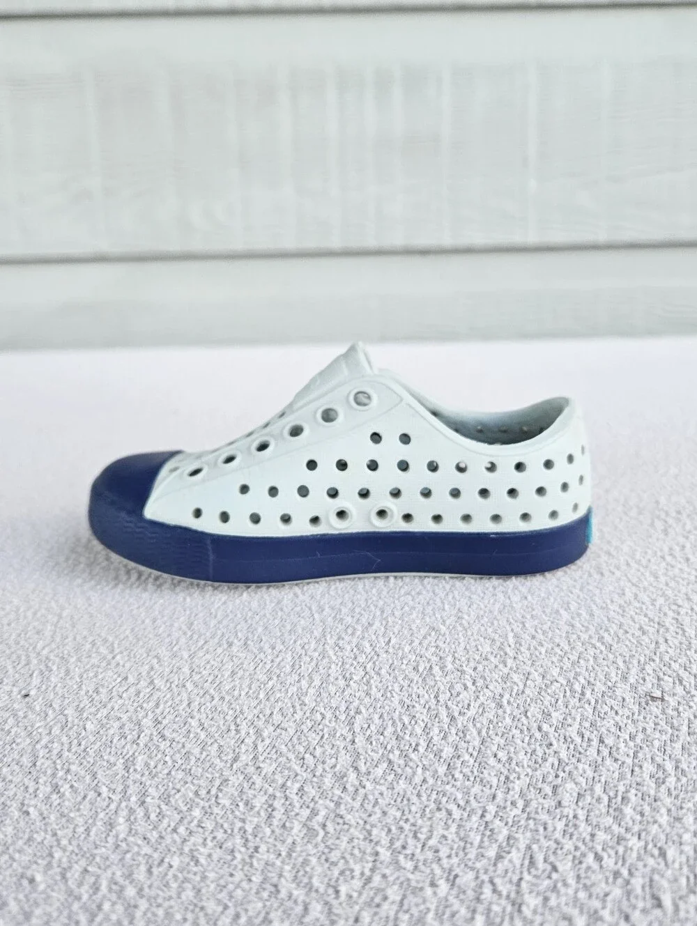 Native Jefferson Navy Blue Grey SZ C5 Slip-On Breathable Water Shoes